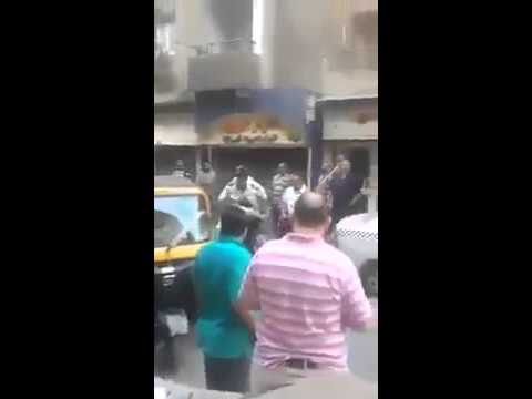 شاهد أمين شرطة يسحل سائق توك توك