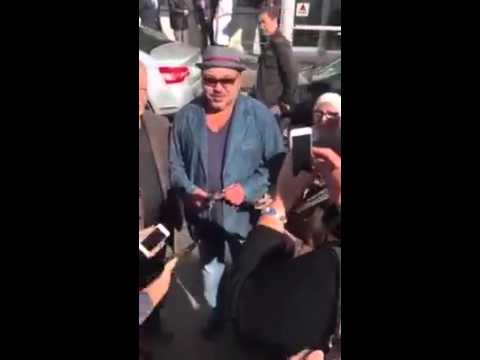 شاهد مواطنون يعبرون للملك محمد السادس عن حبهم