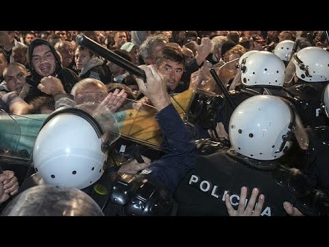 مواجهات عنيفة بين متظاهرين من المعارضة والشرطة في الجبل الأسود