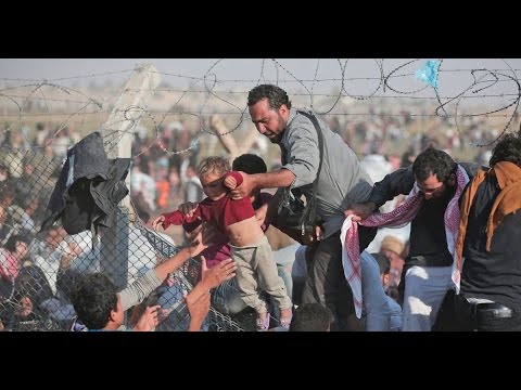 بالفيديو الهجمات الحكومية  تدفع الأهالي في ريف حماة للنزوح