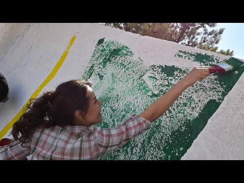 شاهد جدران القابون المدمرة تتزين بالرسوم والرسائل الثورية
