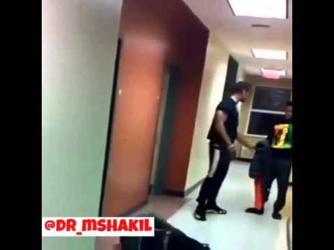 بالفيديو مشاجرة بين شابين تنتهي بالضربة القاضية
