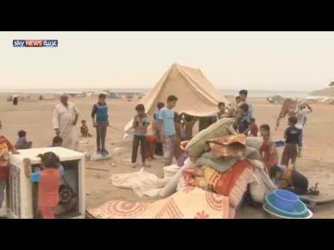 شاهد العواصف الرملية تهدد مخيم الحبانية
