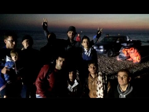 شاهد شاب يوثق رحلة المشي من تركيا إلى بريطانيا