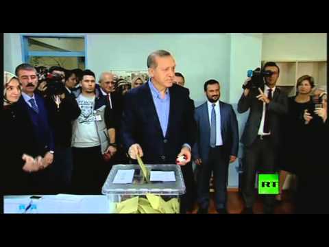 شاهدرجب طيب أردوغان يدلي بصوته