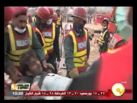 شاهد فرق الإنقاذ تنتشل مائة شخص في لاهور