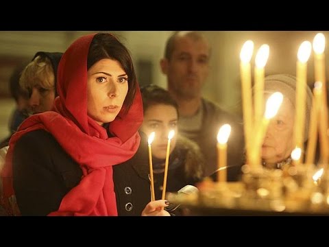 شاهد النواقيس تُقرع في كاتدرائية سان بطرسبرغ ترحمًا على ضحايا الطائرة المنكوبة