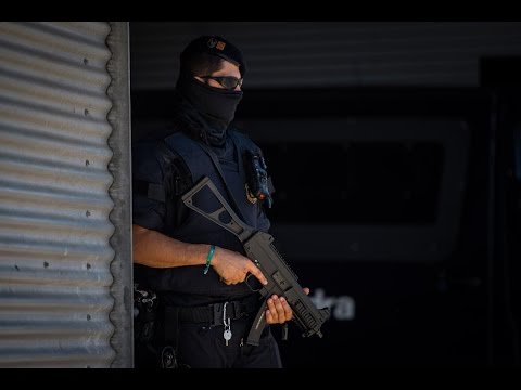 شاهد اعتقال ثلاثة أشخاص يشتبه في انتمائهم لـداعش