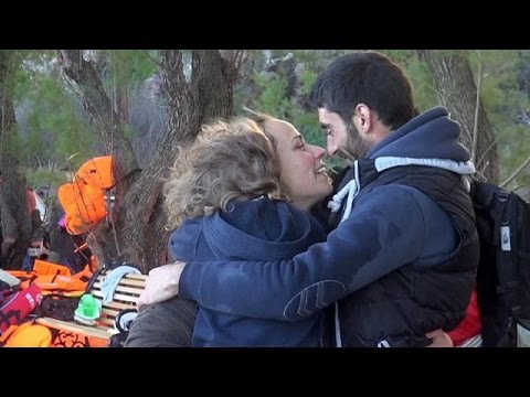 شاهد ليسبوس اليونانية تجمع شمل المحبين