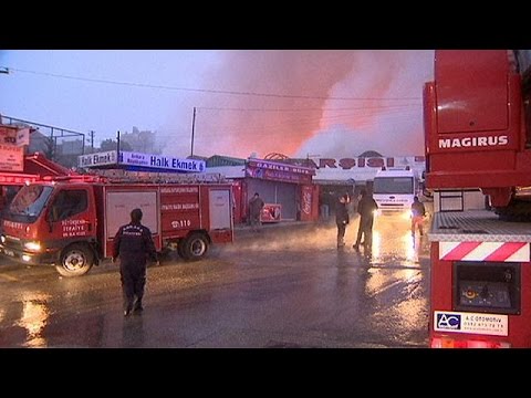 حريق هائل في السوق الشعبي العثماني في أنقرة
