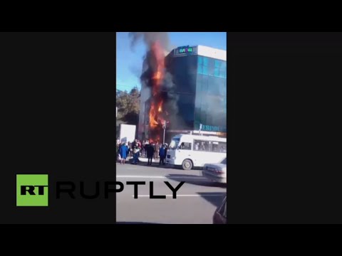 بالفيديو حريق كبير يندلع في مركز تجاري في سوتشي