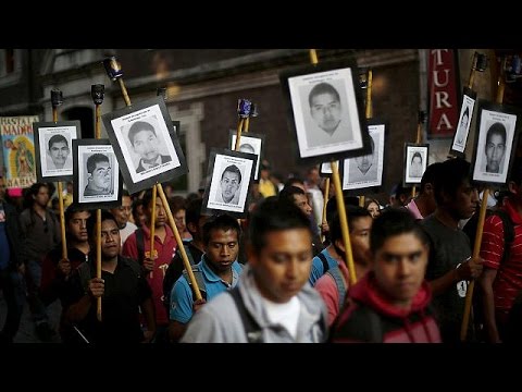 شاهد عائلات الطلبة المفقودين في المكسيك تطالب السلطات بكشف الحقيقة