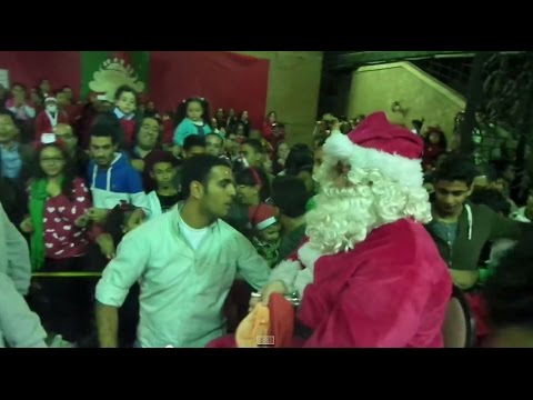 شاهد موكب بابا نويل يظهر في شوارع مصر