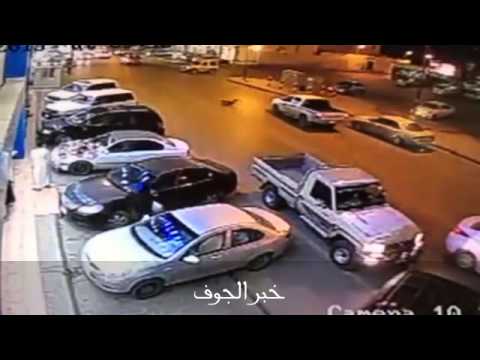 شاهد سيارة تدهس طفلًا أمام عين والدته في حي شلهوب