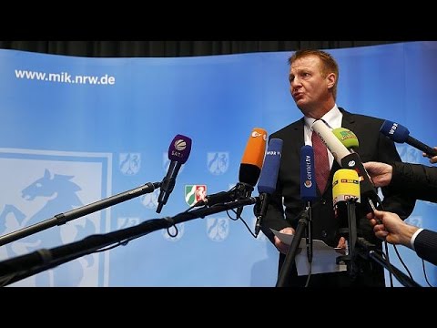 شاهد إقالة مدير شرطة كولونيا في ألمانيا على خلفية أحداث رأس السنة