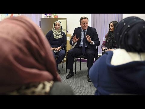 شاهد بريطانيا تلوِّح بالطرد للمسلمات اللواتي لا يتعلمن اللغة الإنجليزية