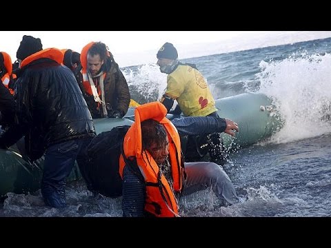 شاهد ارتفاع ضحايا غرق 3 قوارب لاجئين في بحر إيجه