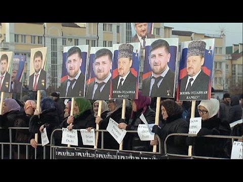 شاهد عشرات الآلاف يتظاهرون دعما لقاديروف في الشيشان