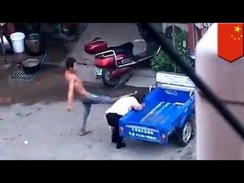 شاهدلحظة سقوط فتاة في بحيرة