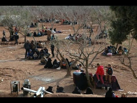 20 ألف سوري في العراء على الحدود