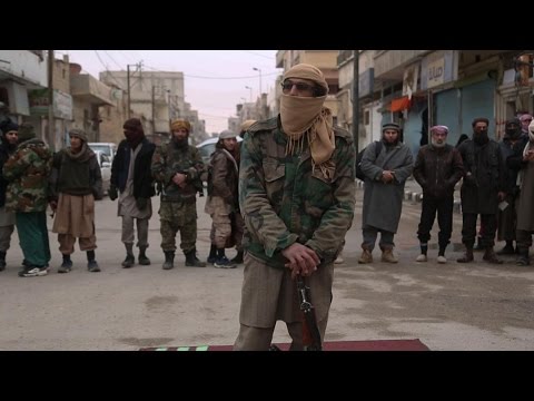 شاهد  داعش يعدم  300 شخص من الشرطة والجيش والناشطين العراقيين