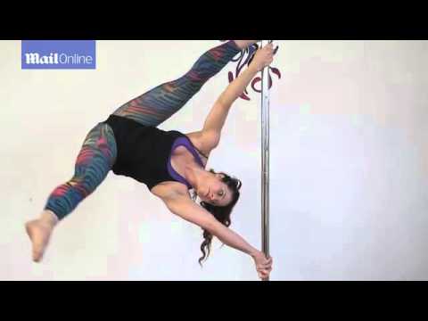 بالفيديو حامل تستعرض مهاراتها في الرقص