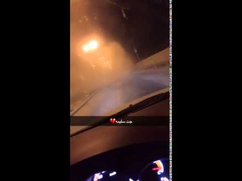 شاهد سعودي قاد سيارته وسط سحابة من الدخان