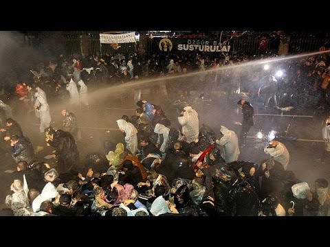 مواجهات إثر إقرار الحراسة القضائية على صحيفة زمان المعارضة