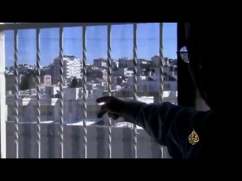شاهد سلسلة من الإجراءات الأمنية والعقابية ضد الفلسطينيين