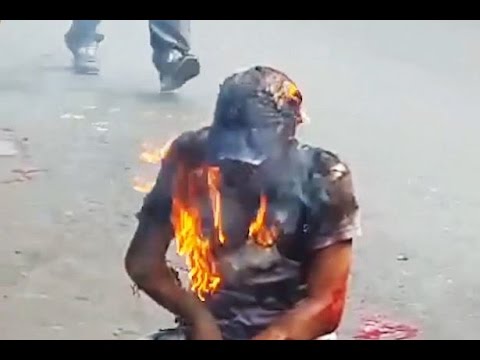 بالفيديو لحظة إشعال النيران في لص